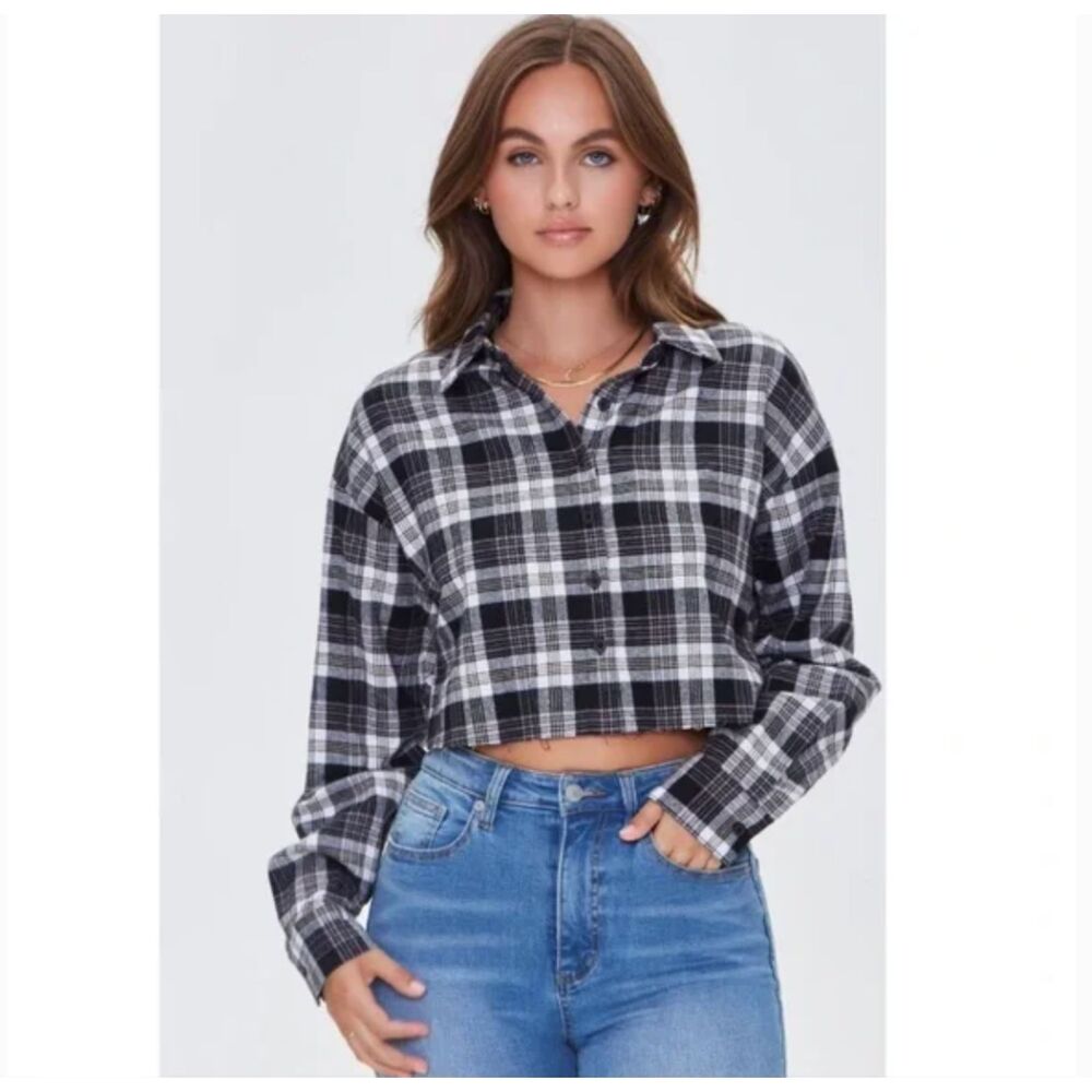 Forever 21 Cropped Plaid flannel Black and White Shirt Top Blouse Small